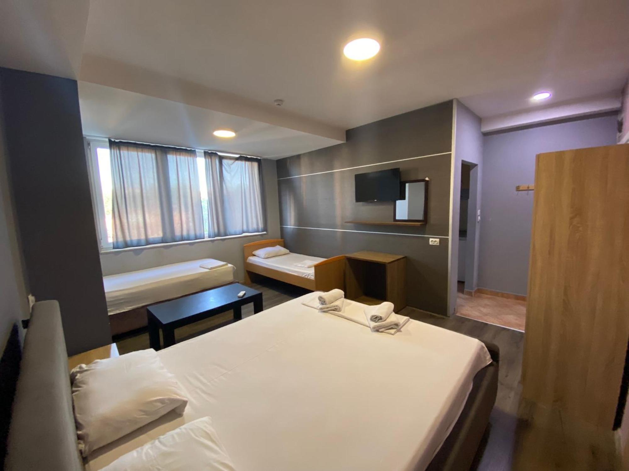 Hotel Fama スコピエ エクステリア 写真
