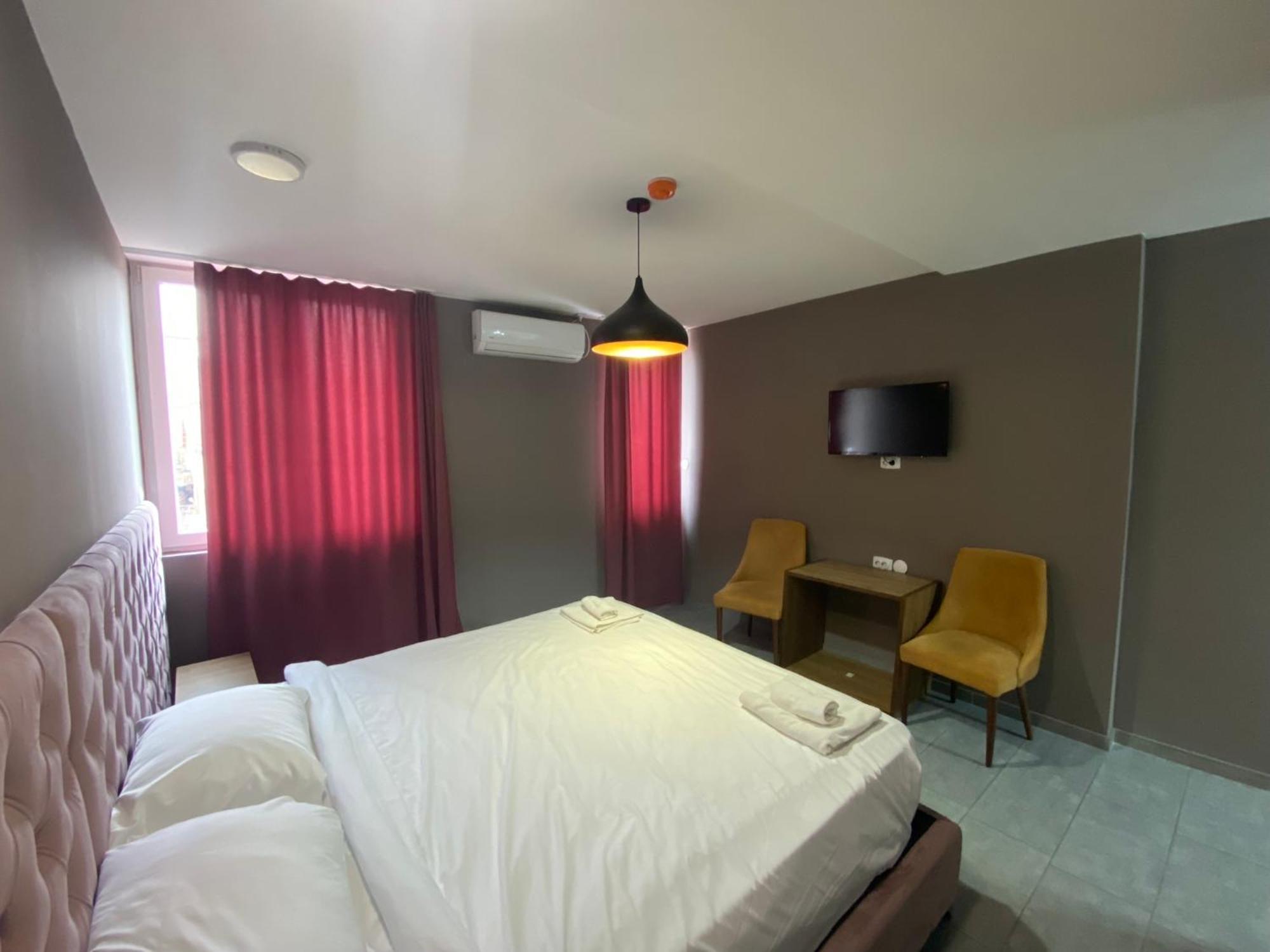 Hotel Fama スコピエ エクステリア 写真